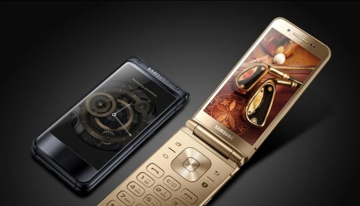 Samsung W2018 flip phone.jpg
