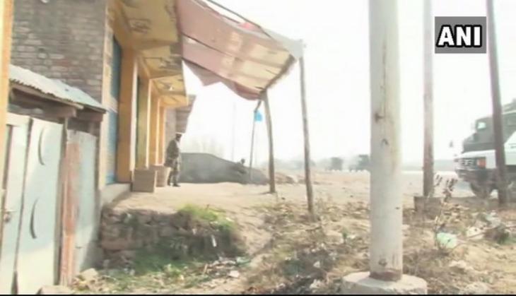 Jammu and Kashmir: Army jawan injured; encounter continues