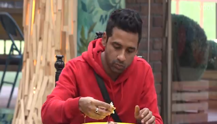 Bigg Boss 11: Shilpa Shinde makes fun of Bandgi Kalra and Puneesh Sharma's relationship and he replies in the most epic way