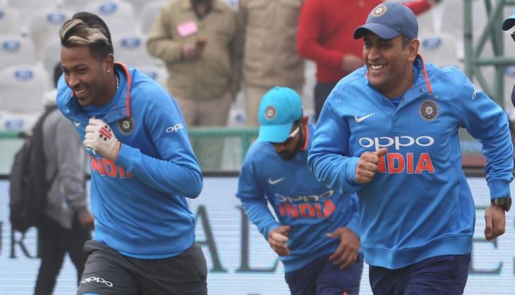 Video: Dhoni defeats his 12 years junior Hardik Pandya in 100-metre race