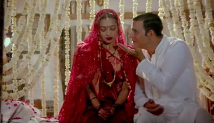 Aaj Se Teri Song from PadMan out: A sneak peek from Akshay, Radhika's love story