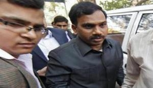 A Raja submits 'historical verdict' at Karunanidhi's 'feet'