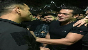 Salman Khan dancing on his hit numbers at his birthday party will surely make your day; see video