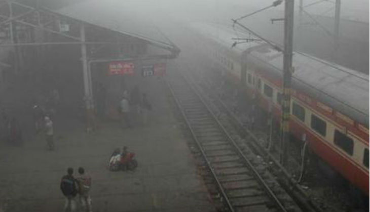 Delhi: Intense fog affects trains, flights