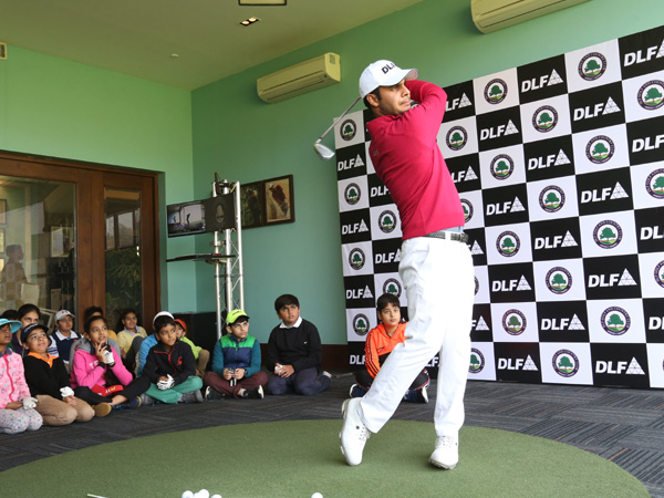 Pro golfer Shubhankar Sharma trains young Gurugram players