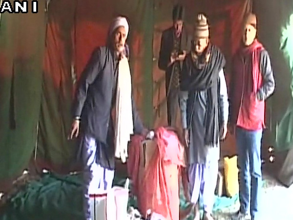 Supporters bring 'dahi chuda' for Lalu in jail