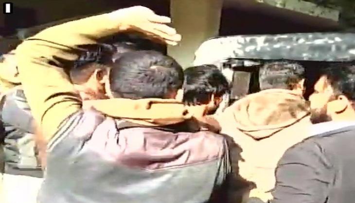 Baghpat: Hindu Yuva Vahini thrash men alleging 'love jihad'