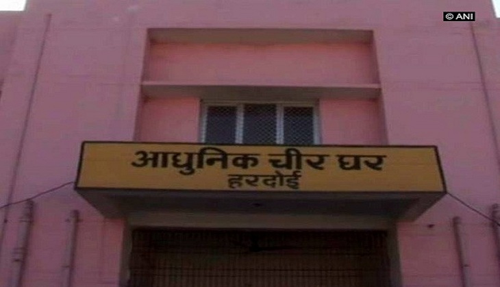 Hospital staff made to sleep with dead bodies in UP