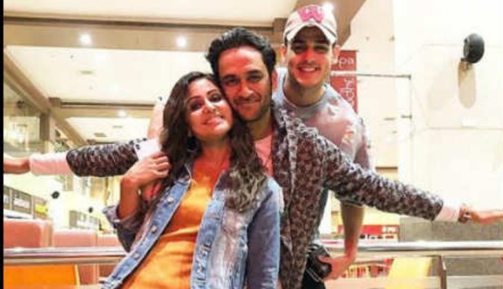 Have you seen Bigg Boss contestants and rivals Hina Khan, Vikas Gupta, Priyank Sharma's cute reunion yet?