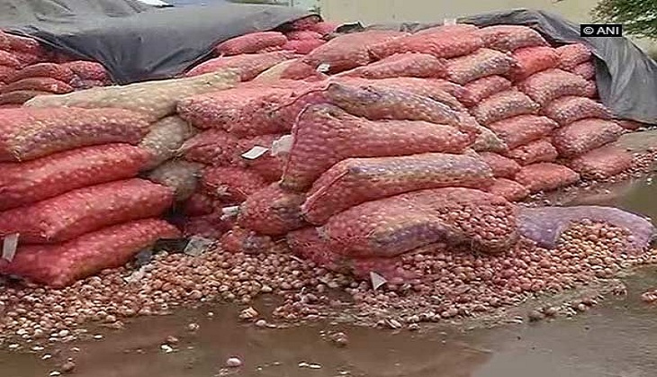 Centre omits minimum export price for onions