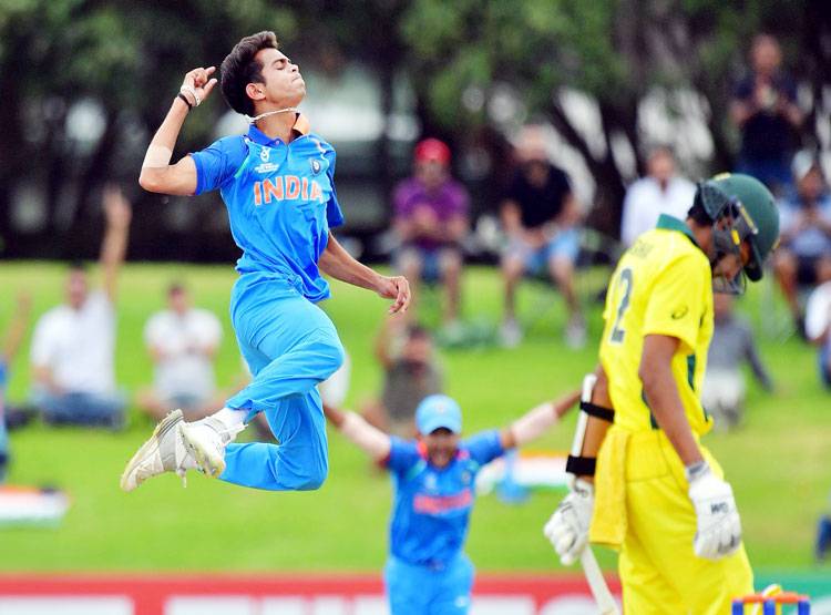 ICC U-19 World Cup, Ind vs Aus: Bollywood rejoice as 'Men In Blue' lifts the cup; see Twitter reactions
