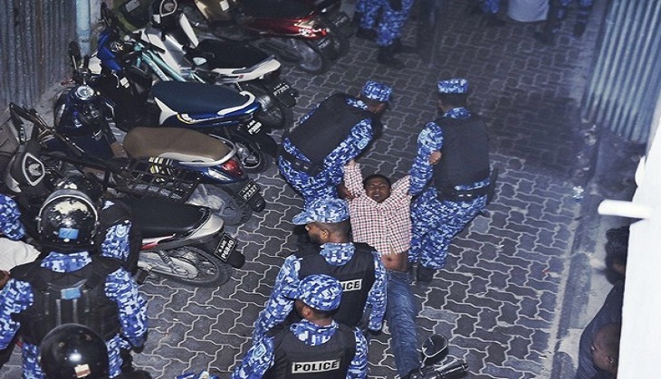 Maldives police 'uses pepper spray' against Chief Justice supporters