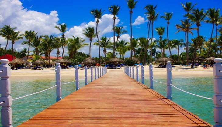 North America: Celeb-favourite resort to give away designer shoes
