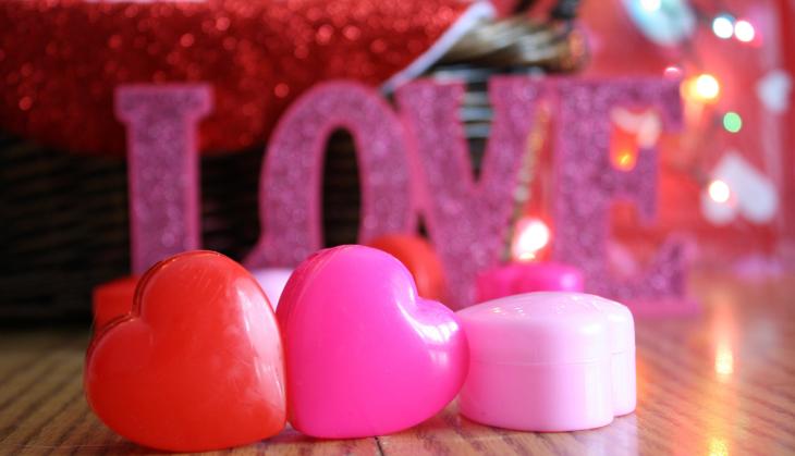 Valentine’s Week Days 2018 Full List: know the importance & what to gift to loved ones on Rose, Kiss, Propose Day