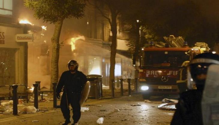 London: Major Fire at Holland Park Gardens' Flat kills one