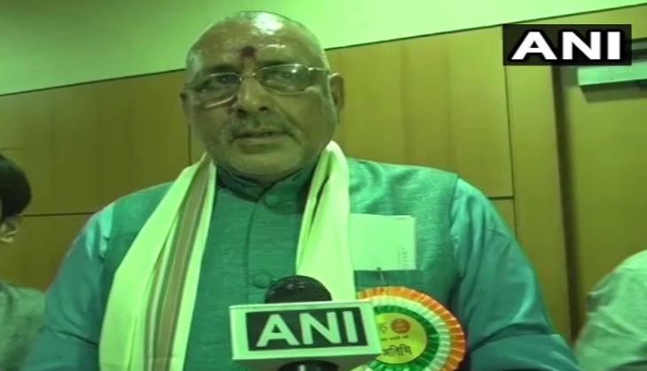 Giriraj Singh booked in land grabbing case, Tejashwi demands resignation
