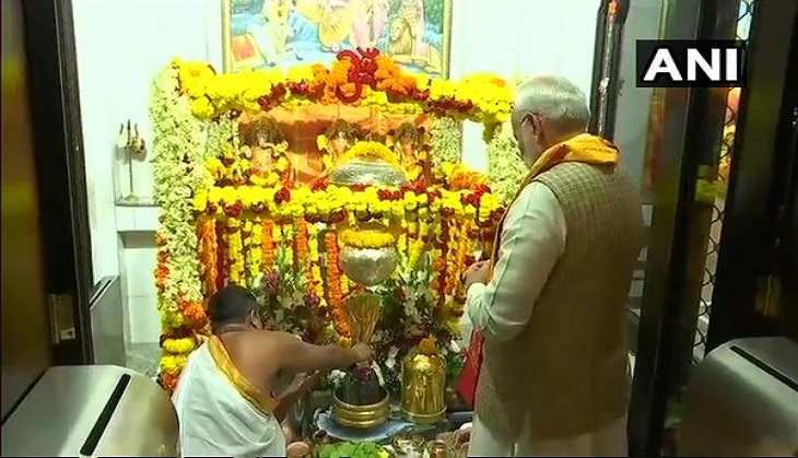 PM Modi visits Shiva Temple in Muscat