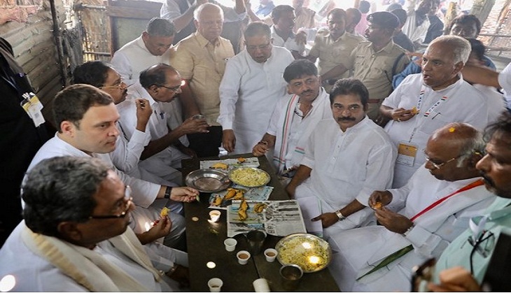 Rahul takes 'Pakoda' break during 'Jana Aashirwada Yatra' in Karnataka