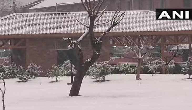Traffic suspended on Srinagar-Jammu highway due to snowfall