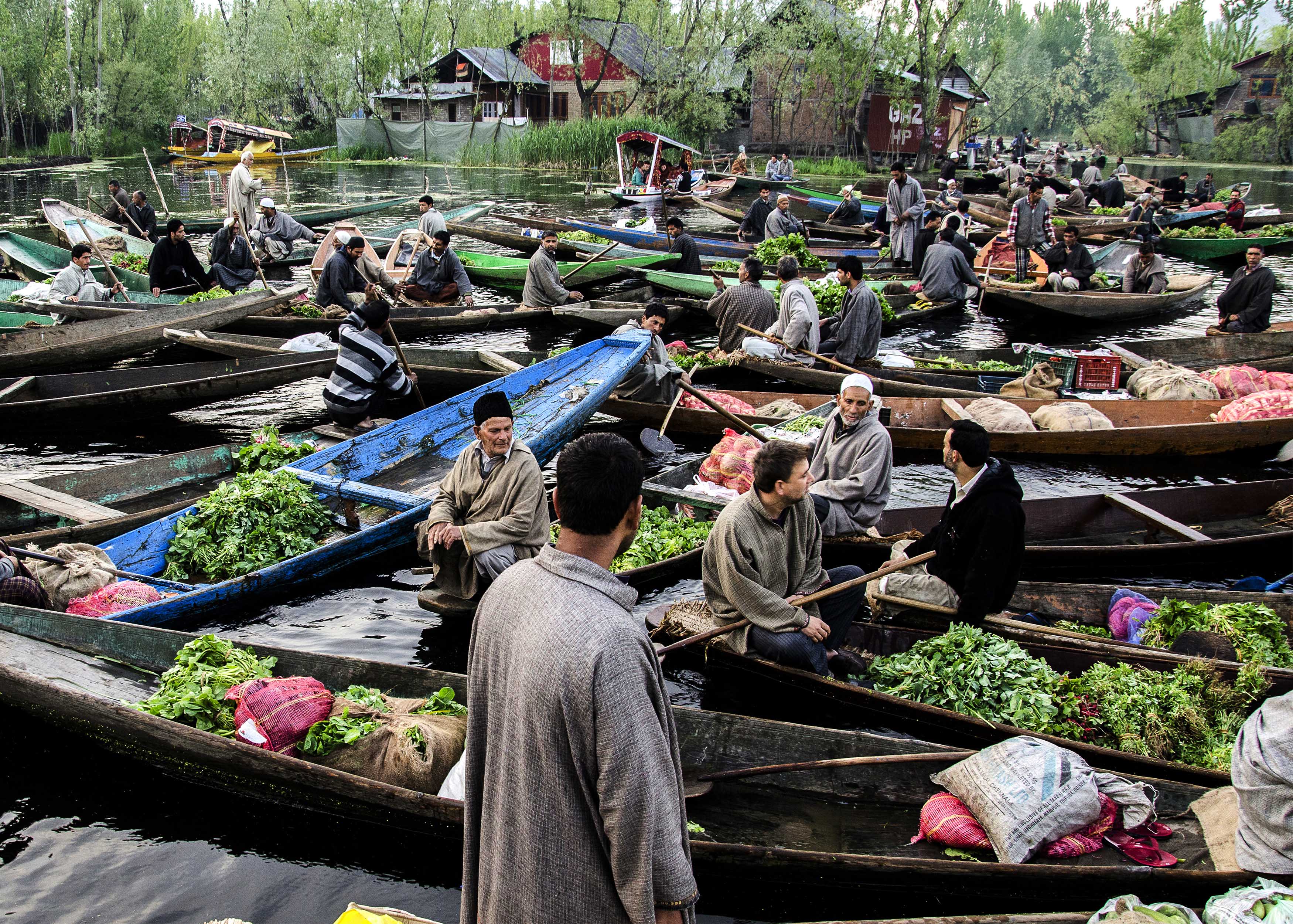 As India gets its first floating market, here are six stunning 'markets on water' from around the world