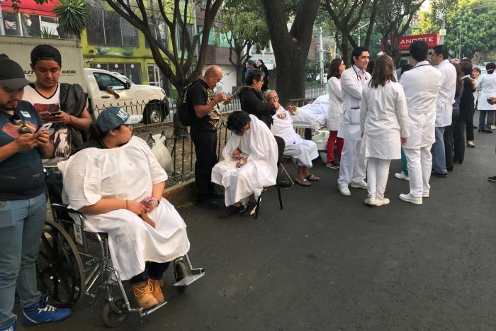 Strong 7.2-magnitude earthquake rocks Mexico, damages buildings
