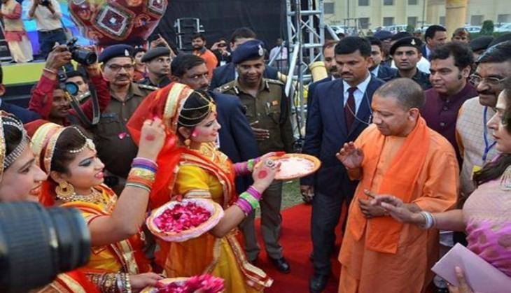 Yogi Adityanath, cm Yogi Adityanath, Yogi Adityanath holi, Yogi Adityanath celebrates holi, Yogi Adityanath in Barsana Mathura, Yogi Adityanath says me hindu hoon, Yogi Adityanath on Eid celebration question, Mathur News, Barsana Holi