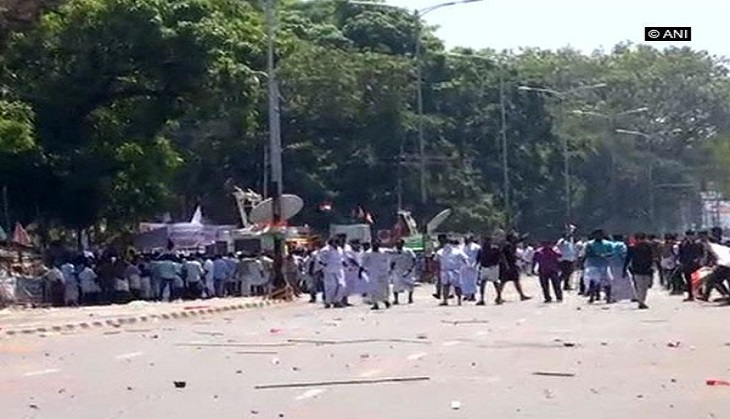 Kerala: Congress workers protest outside Secretariat