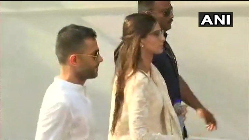Sonam Kapoorq Sonam Kapoorq