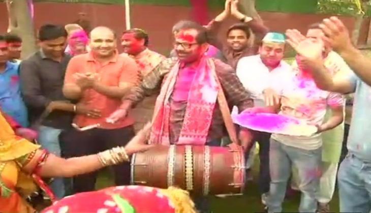 holi