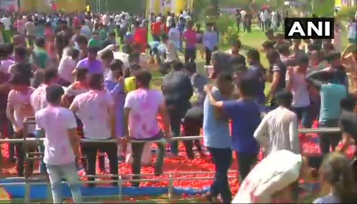 holi in kashmir holi in kashmir