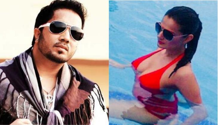 Ameesha Patel shares a picture in swimsuit; Twitterati trolled Mika Singh who wanted to join her, calls him 'Tharki'