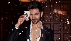 Sonu Ke Titu Ki Sweety: Fans Go Berserk Spotting Kartik Aaryan at a Theatre