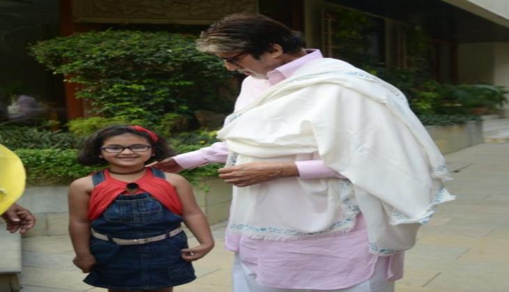 Amitabh Bachan's little fan smartly enter's his house; Big B's gesture towards her is winning hearts over the Internet