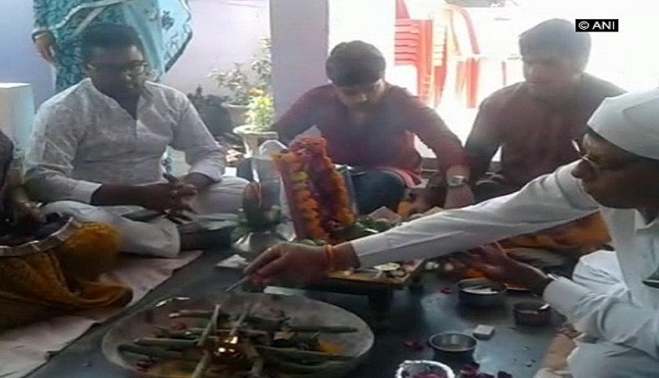UP: Man performs last rites for his pet parrot
