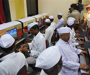 Dabbawallas, Mumbaikars provide food to protesting farmers 