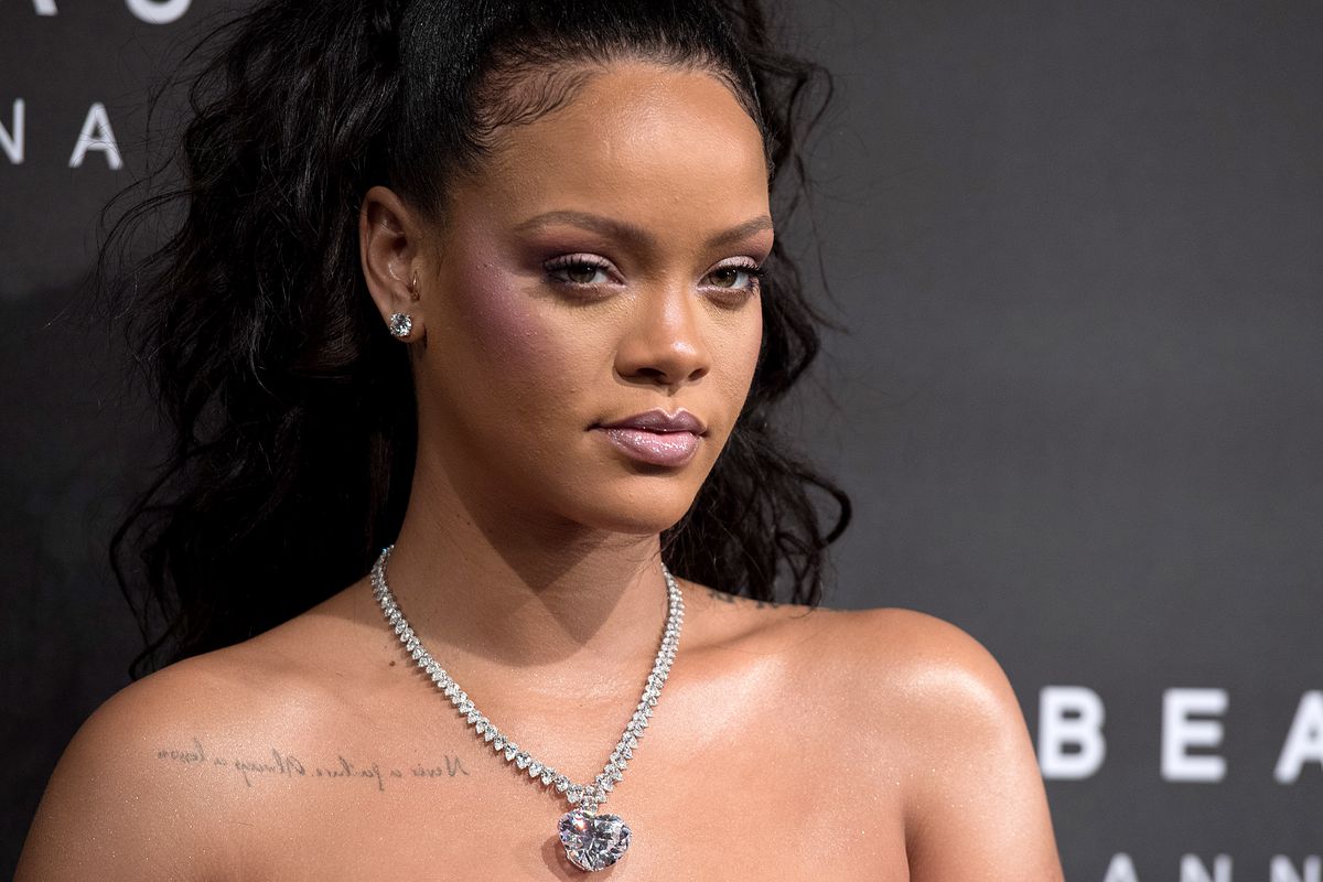 American singer Rihanna criticises Snapchat for ad referencing domestic violence