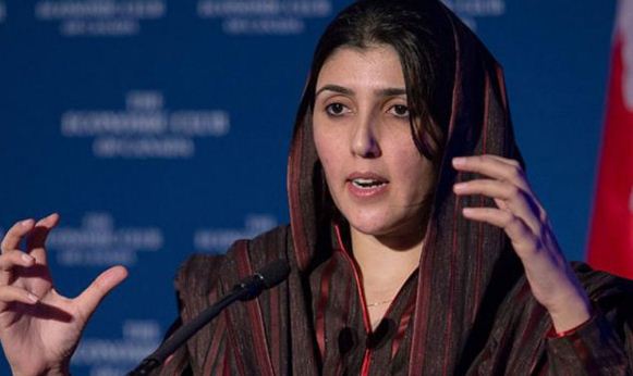 PTI women activists throw eggs, tomatoes at Ayesha Gulalai