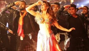  Ek Do Teen song from Baaghi 2 out: Jacqueline Fernandez sizzles on Madhuri Dixit song in her sexy way