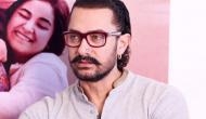 VIDEO: Aamir Khan travels in economy flight, netizens calls him 'Real Hero'