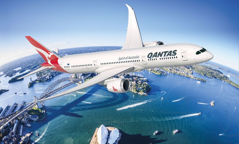 In a first: From Australia, Qantas ‪Boeing 787 Dreamliner lands in Britain after 17-hour non-stop flight 