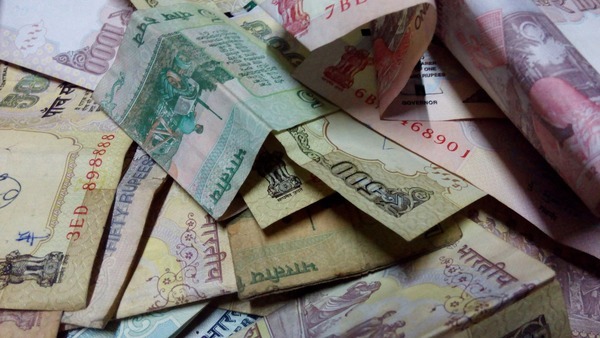 After divorce, husband pays alimony to ex-wife that she took a whole day to count!