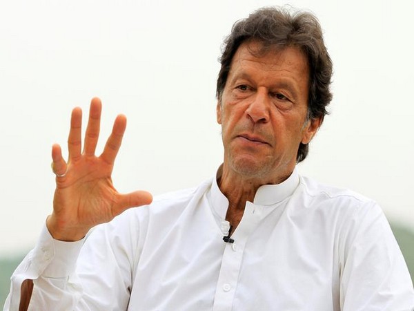 Belligerent Imran says Pak PM trying to save Nawaz Sharif