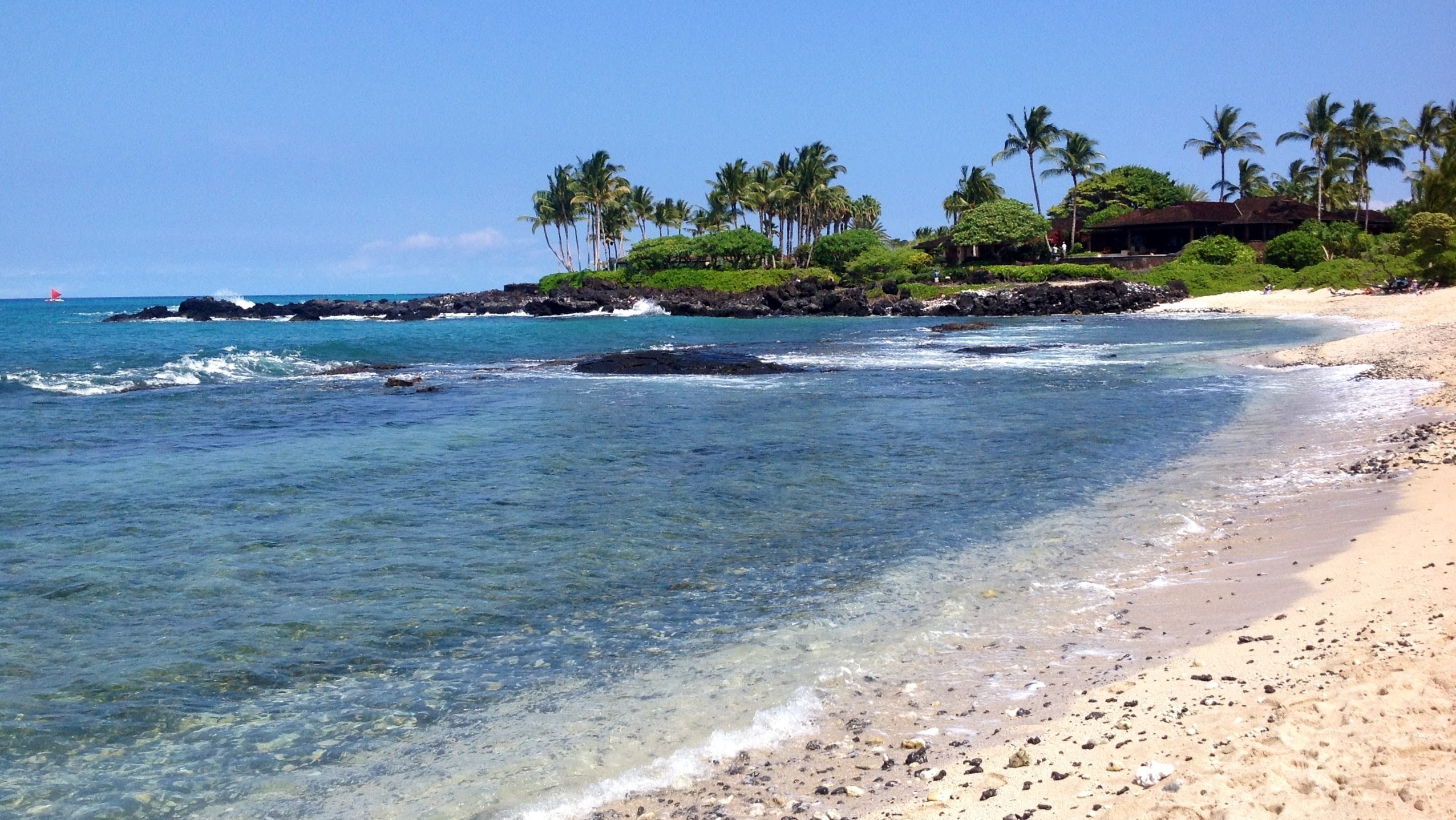 Shark bumps, bites man on Hawaii's largest Kukio beach