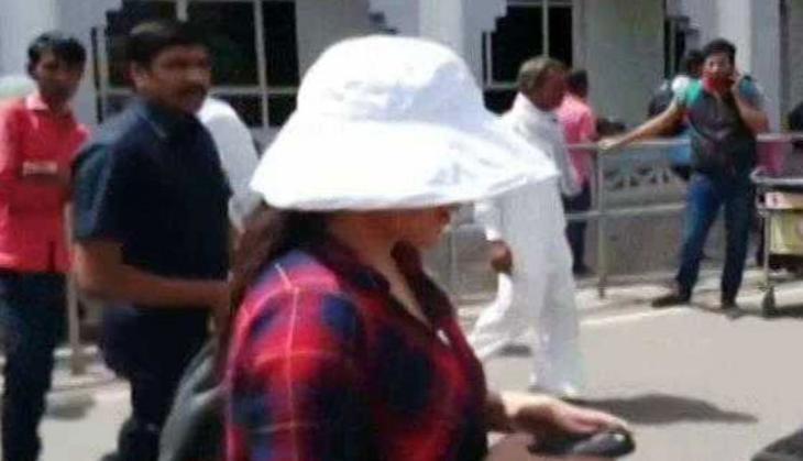 Preity Zinta meets with Salman Khan Is Jodhpur Jail