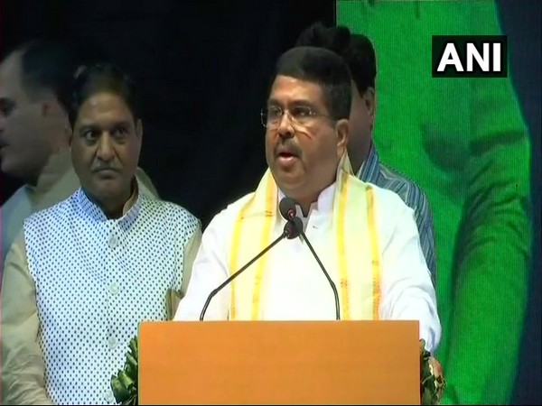 Dharmendra Pradhan launches PMUY scheme in Delhi