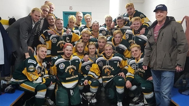 Death toll rises to 15 in Canadian junior hockey team bus crash