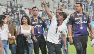 IPL 2018: KKR defeats Kohli' RCB, Shah Rukh Khan rejoice the victory with daughter Suhana; see video