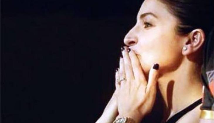 Virat Kohli's Wife  Anushka gets emotional on De Villiers retirement, shares a emotional message