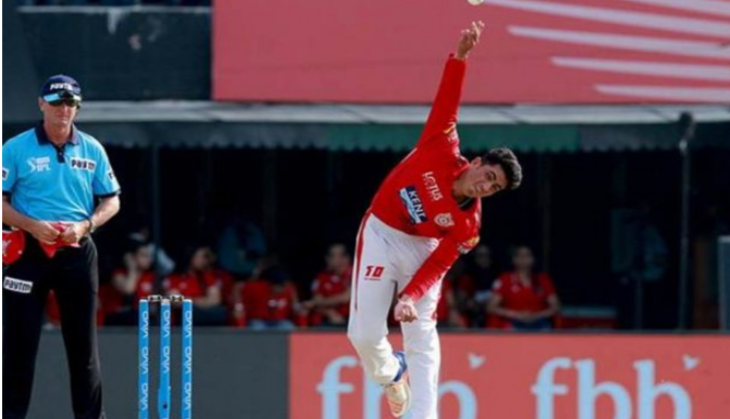 Video: Kings XI Punjab's 17-year-old Mujib's magical ball left Royal Challengers Bangalore's Virat Kohli confused