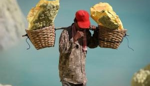 Stunning: Indonesia's sulphur mines turn into major tourist destination; photos inside 